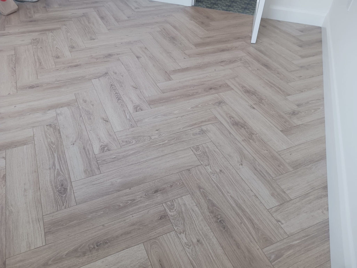 Parquet Stratifie 12mm Group THYS Empire Herringbone 162 Oak Galway