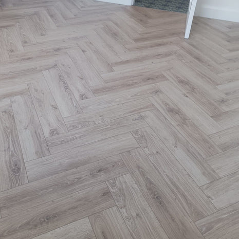 Parquet Stratifie 12mm Group THYS Empire Herringbone 162 Oak Galway