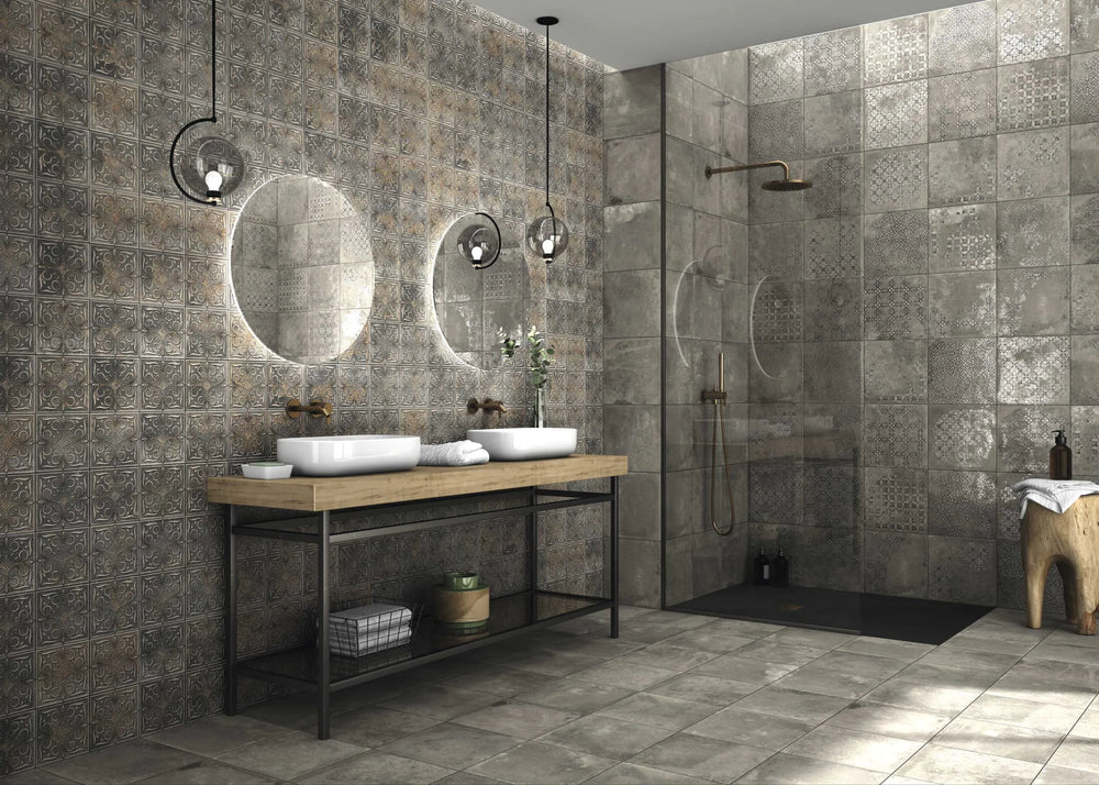 Sol en carrelage avec plinthes assorties